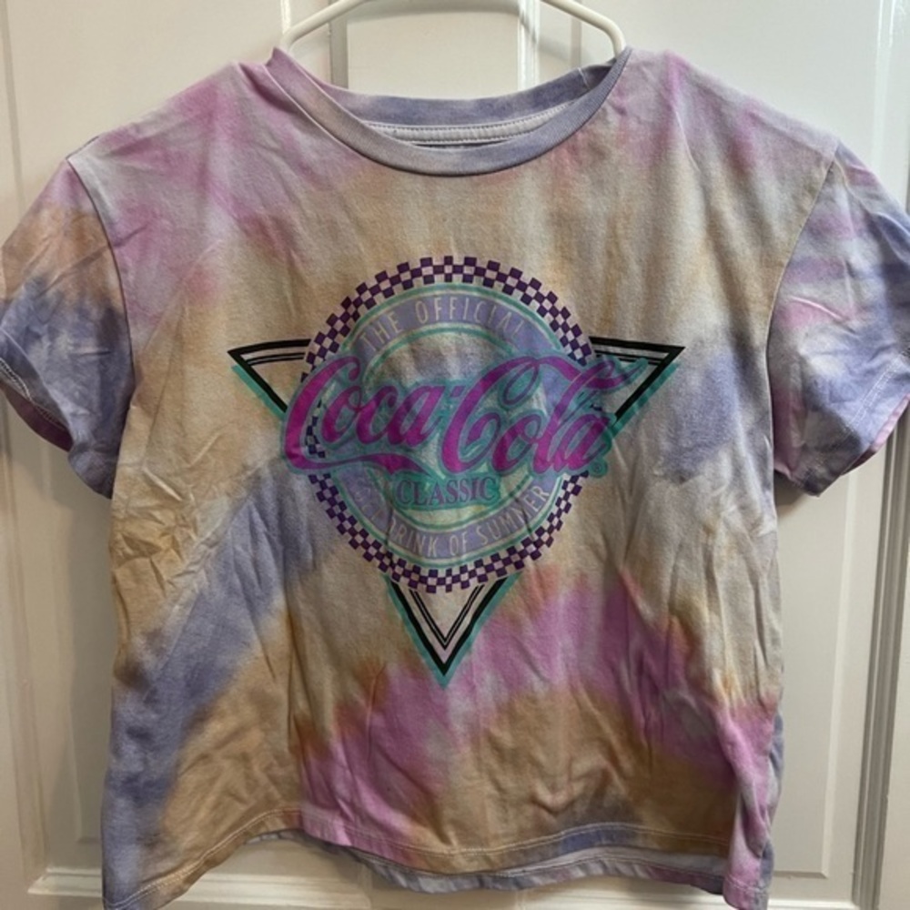 Coca Cola Girls shirt. Girls clothing. Size Medium.